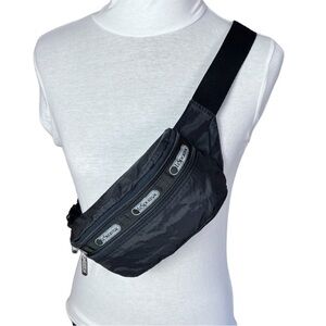 Vintage Lesportsac Black Nylon Zip Zippered Fanny Pack Belt Purse